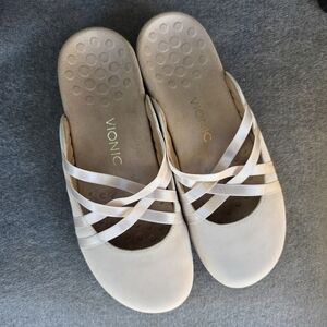 Vionic Claire Slip-On Mule In A Soft Blush